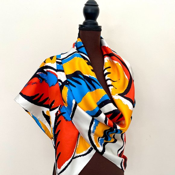 Authentic Louis Vuitton Scarf Monogram Large Floral Silk Wrap - Picture 2 of 16